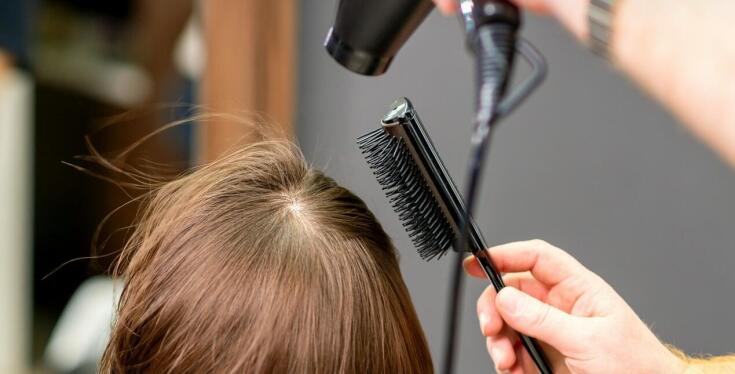 Wybór odpowiedniej techniki zagęszczania włosów do typu fryzury