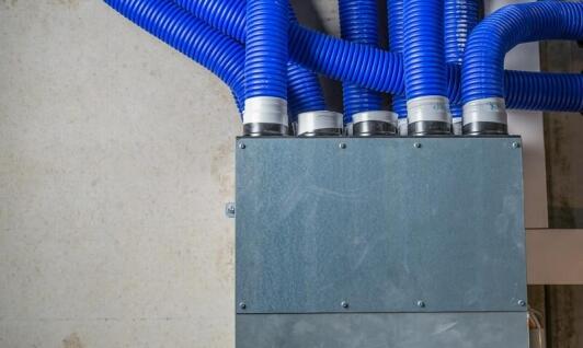 Jakie są najczęstsze wyzwania związane z montażem wentylacji w starszych budynkach?