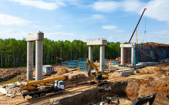 Budowa płyt fundamentowych: stabilne rozwiązania dla trudnych gruntów