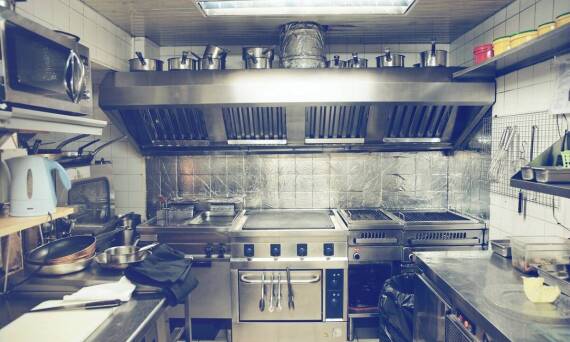 Dlaczego instalacja urządzeń gastronomicznych wymaga specjalistycznej wiedzy?