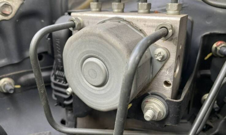 Zastosowanie czujników ABS w systemach hamulcowych nowej generacji