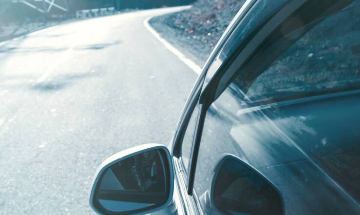 Co odróżnia szyby samochodowe o wysokiej przejrzystości od innych rozwiązań?