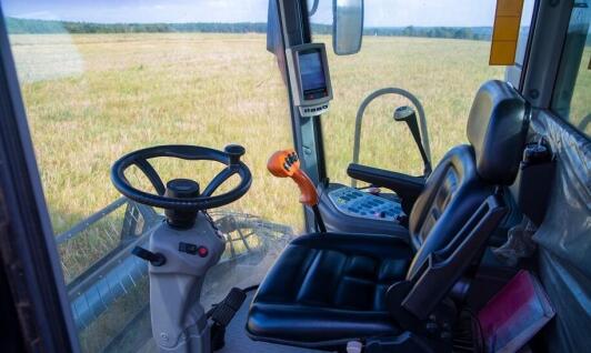 Czy przy wyborze nawigacji rolniczej cena ma znaczenie?