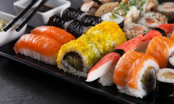 Jak zestawy lunchowe z sushi mogą zaskoczyć Twoich pracowników?