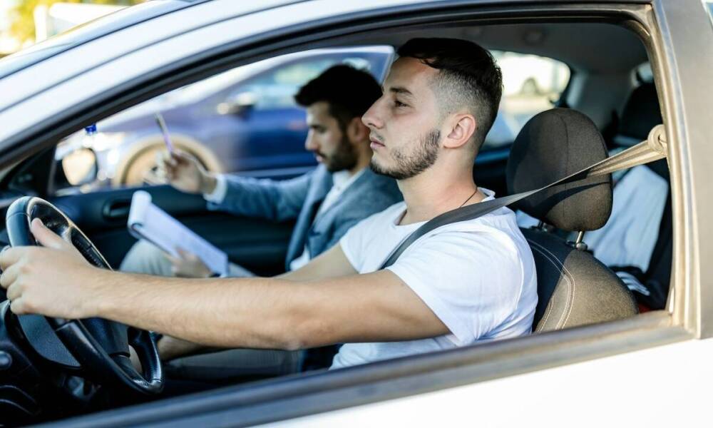 Szybki kurs prawa jazdy – kto najbardziej skorzysta z tej opcji?