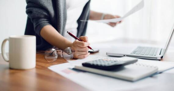 Jak porównać oferty bankowe dla kredytu na dom w Mikołowie?