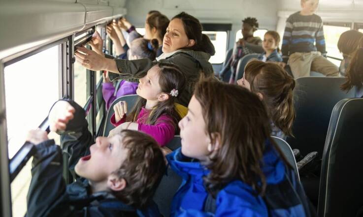 W jaki sposób żłobek organizuje wycieczki edukacyjne dla dzieci?