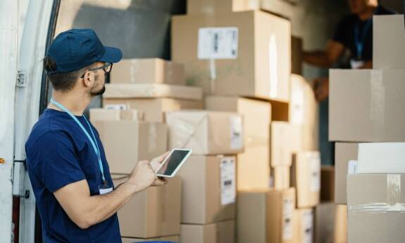 Przewóz paczek do Niemiec: Jak to działa w połączeniu z przewozami osobowymi?