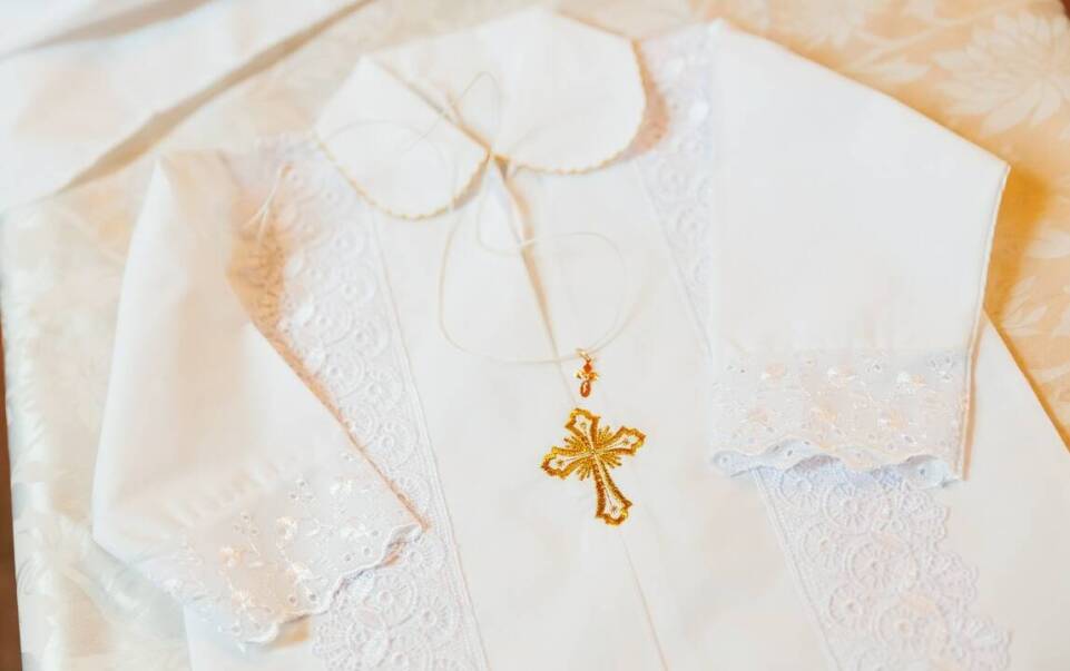 Dlaczego warto postawić na wysoką jakość materiałów przy zakupie szat liturgicznych?