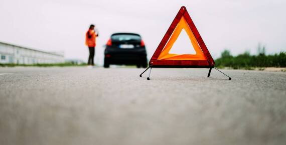 Pomoc drogowa w przypadku awarii akumulatora – co warto wiedzieć?