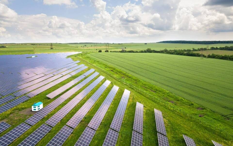 Integracja magazynów energii w dużych projektach solarnych