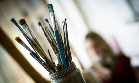 Ochrona obrazów po renowacji: jakie środki zabezpieczające warto zastosować?