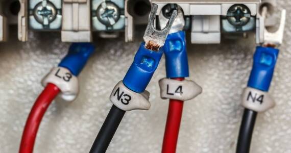 Rola uziemień elektrycznych w zapewnieniu bezpieczeństwa budynków mieszkalnych