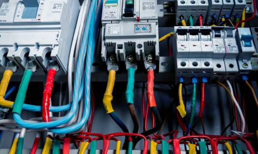 Wybór odpowiedniego przewodu zasilającego do sprzętu gamingowego