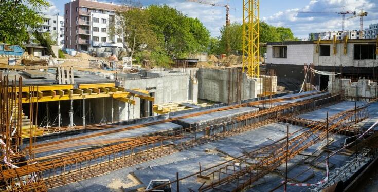 Jakie są ekologiczne aspekty użytkowania gilotyn do zbrojenia?