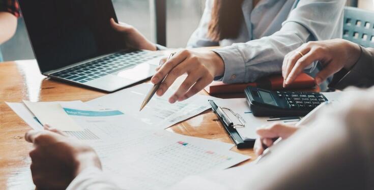 Znaczenie profesjonalnej obsługi księgowej dla zgodności z przepisami prawa