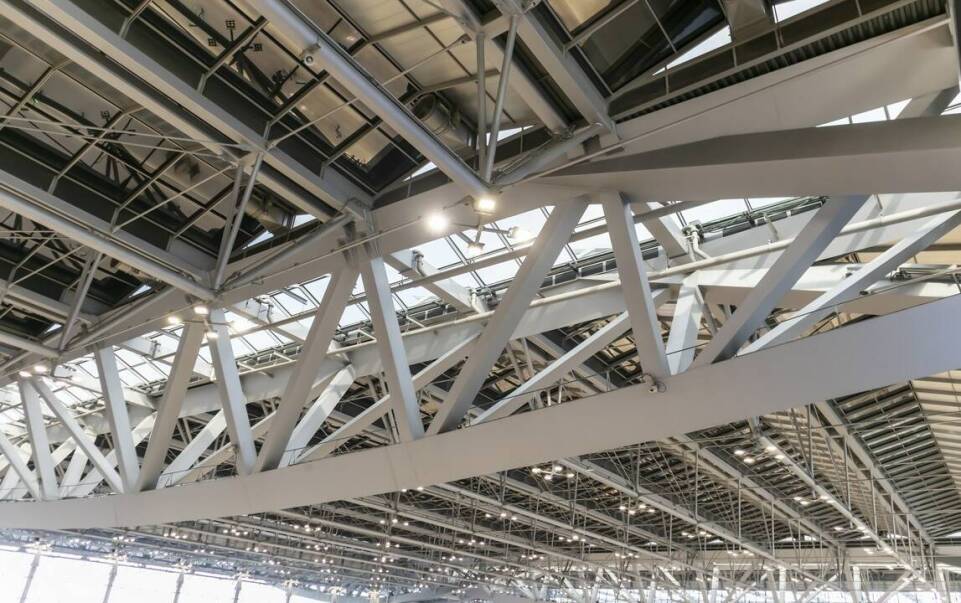 Zastosowanie konstrukcji stalowych w branży handlowej: nowe możliwości