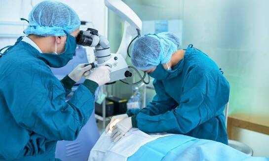 Jakie pytania zadać okulisty przed decyzją o operacji zaćmy?