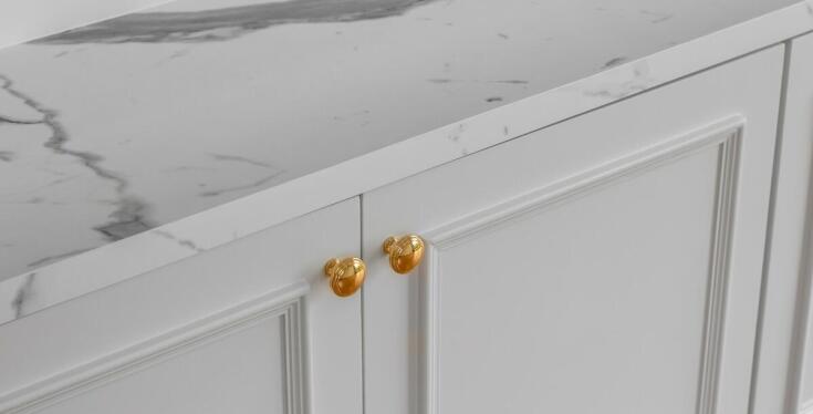 Zastosowanie lakieru w wykończeniach mebli: połysk, półmat, mat, głęboki mat