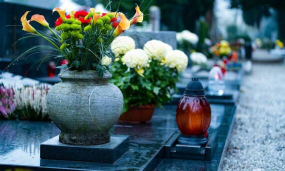 Rola wieńców i wiązanek w ceremoniach pogrzebowych: wyraz szacunku i pamięci