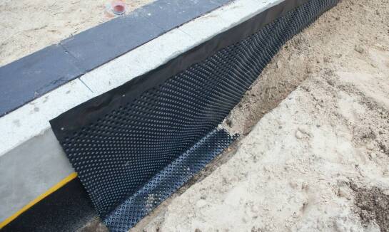 Jakie są najczęstsze wyzwania w osuszaniu fundamentów?