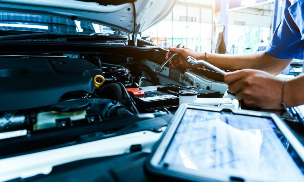 Zalety korzystania z usług specjalistów w zakresie elektroniki samochodowej