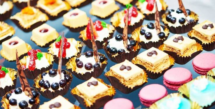 Jak cukiernia tworzy wypieki inspirowane lokalnymi przepisami?