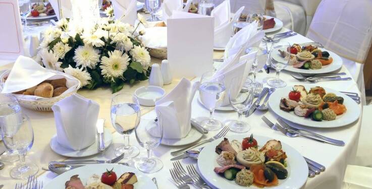 Dlaczego warto wybrać naszą restaurację na organizację przyjęć okolicznościowych?