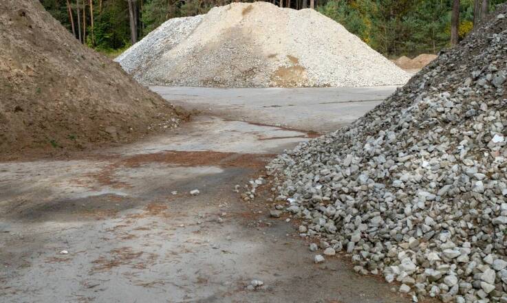 Kruszywa w pracach ziemnych – jak wpływają na efektywność projektów?