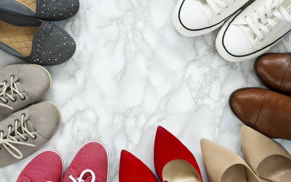 Jakie są najczęstsze pytania dotyczące zakupu butów sportowych damskich na wyprzedaży?