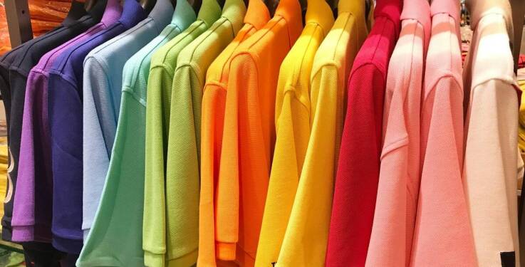 Koszulki sportowe z nadrukiem – jak zadbać o ich długotrwałą jakość?