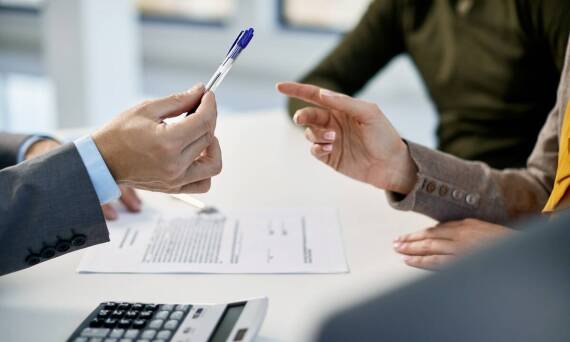 Poradnik: Jak skutecznie negocjować cenę działki na sprzedaż w podlaskim