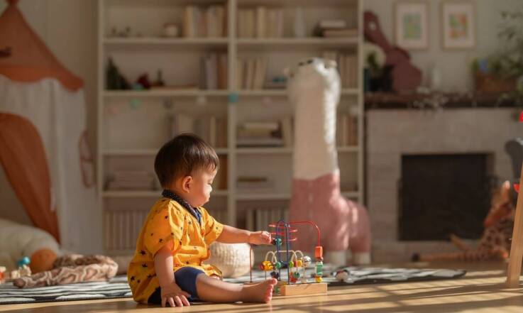 Co wpływa na wysokość stawek godzinowych za wynagrodzenie dla niani?