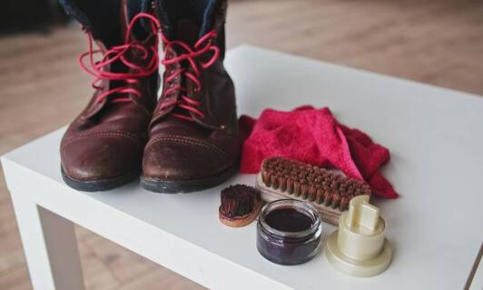 Jak przekłada się jakość skóry na komfort noszenia czarnych butów męskich?