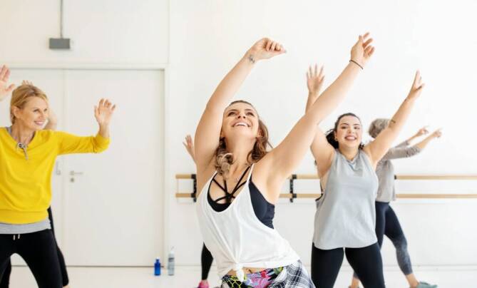 Zajęcia fitness z elementami tańca – oferta Tomaszów Mazowiecki