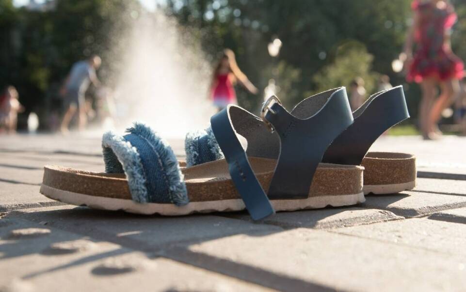 Klamerki jako element funkcjonalny i dekoracyjny w obuwiu