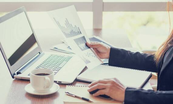 Jak zabezpieczyć się przed ryzykiem kursowym w umowach kredytowych?