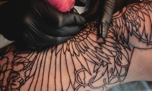 Najlepsze techniki coverowania tatuaży – jak wybrać odpowiednią metodę