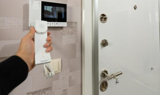 Rola automatyki i videodomofonów w nowoczesnych systemach ogrodzeniowych