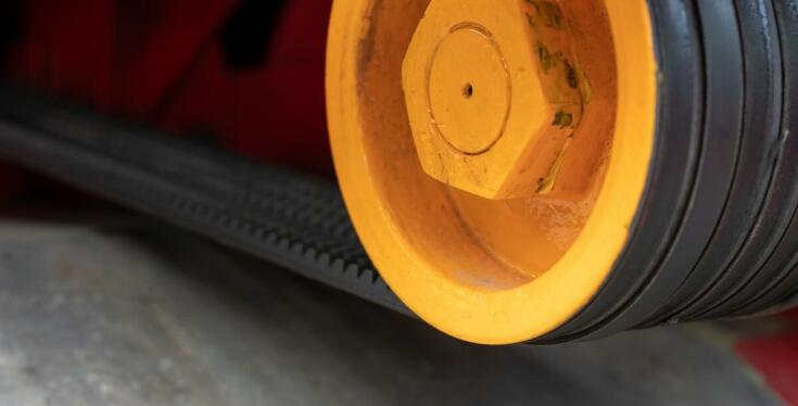 Taśmy do wyklejania linii a regulacje BHP – co warto wiedzieć?