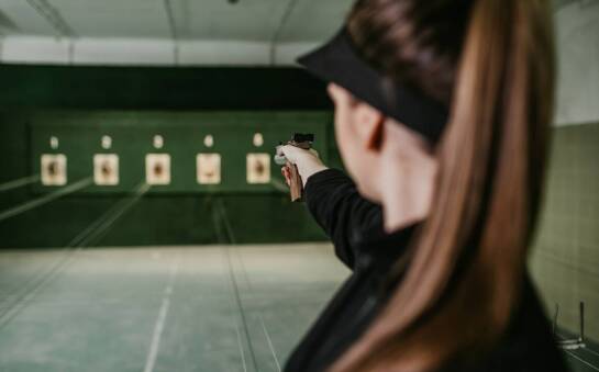 Różnorodność torów strzeleckich: Czego można się spodziewać na strzelnicy wałbrzych?