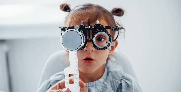 Jak klinika okulistyczna w Poznaniu wspiera dzieci w leczeniu chorób oczu?