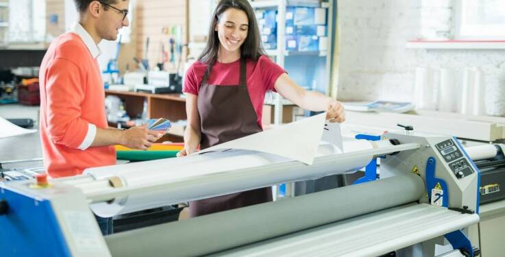 Druk plakatów: jakie są kluczowe elementy skutecznej reklamy wizualnej w Katowicach?