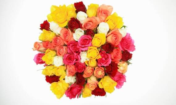 Kwiaty z dostawą – jak zamówić idealny bukiet róż online?