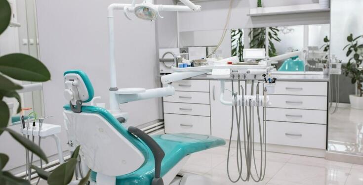 Jak nowoczesne podejście do stomatologii wpływa na skuteczność leczenia próchnicy?