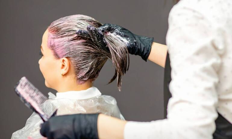 Fryzura i kolor – jak osiągnąć harmonijny look?