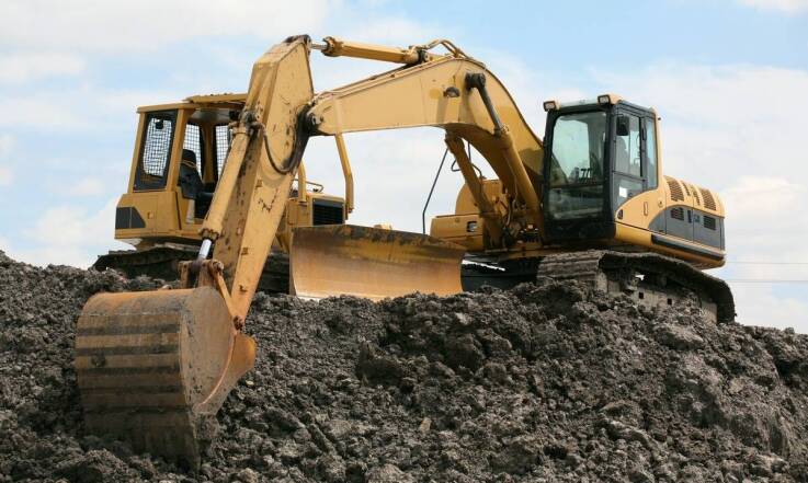 Rola wynajmu sprzętu w precyzyjnym korytowaniu i rekultywacji terenów