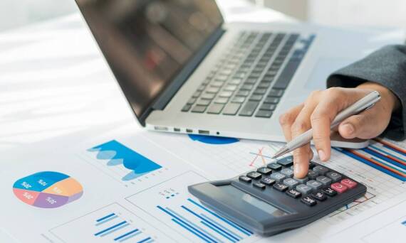 Opiniowanie roszczeń a ubezpieczenia OC – jak to się łączy z utraconymi dochodami?