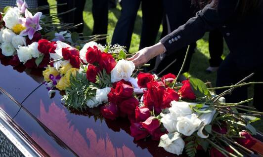 Jakie są różnice między ceremonią świecką a religijną?