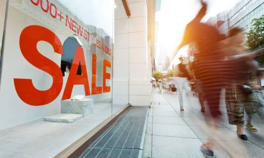 Wpływ warunków atmosferycznych na trwałość banera reklamowego zewnętrznego